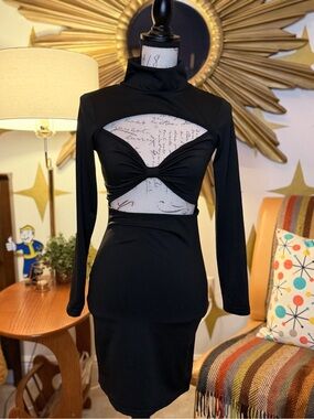 Black Cutout Twist Front Long Sleeve Dress